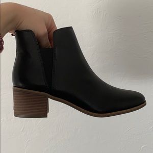Dr. Scholl’s Chelsea Boots brand new!